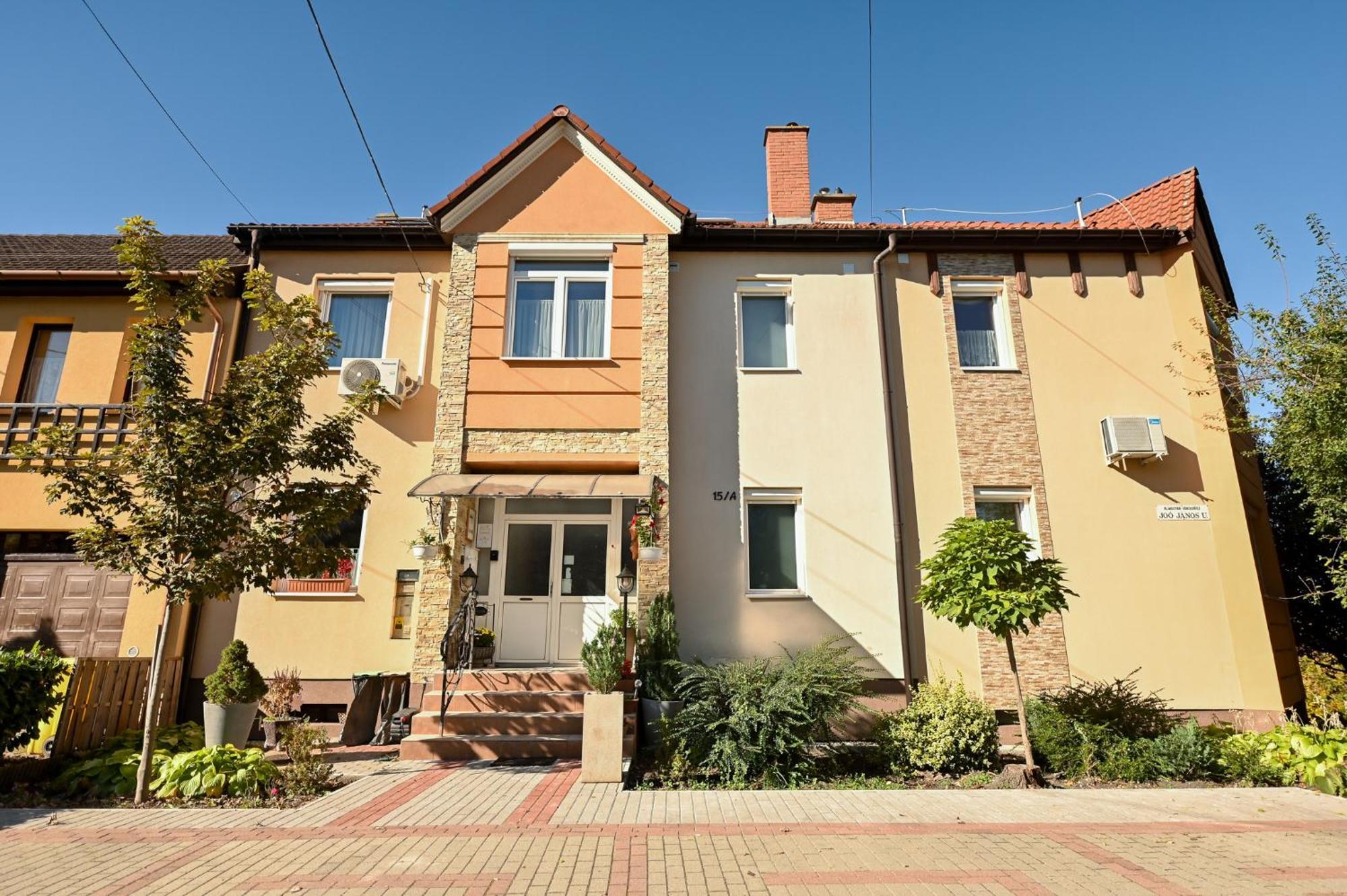 Bellavista 1 Apartman Eger Eksteriør billede
