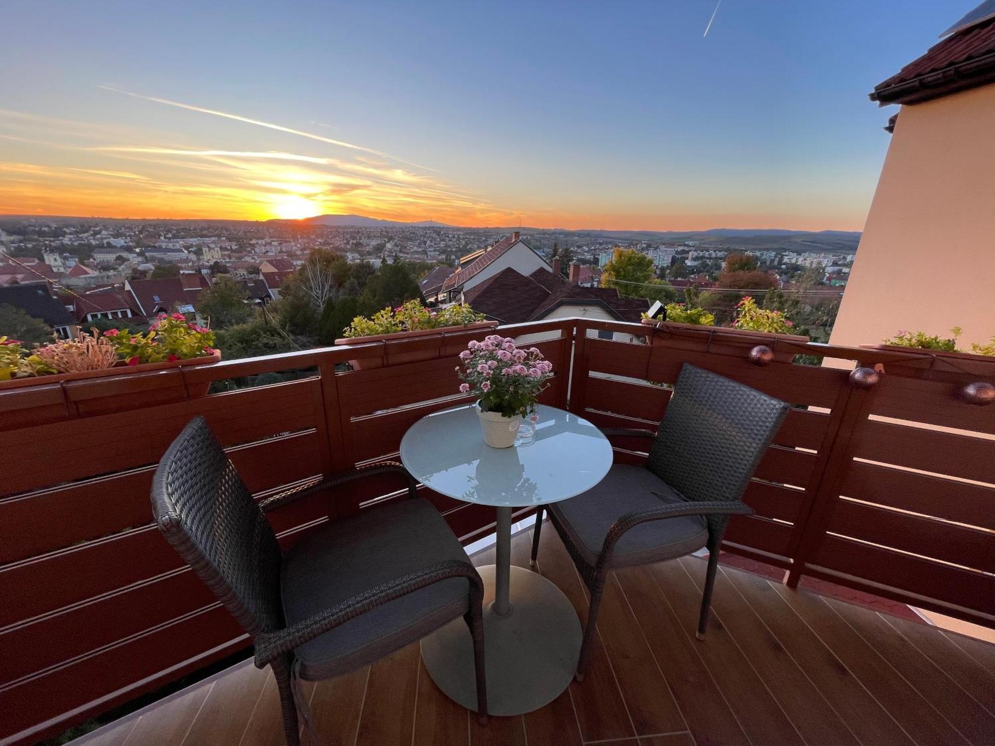 Bellavista 1 Apartman Eger Eksteriør billede
